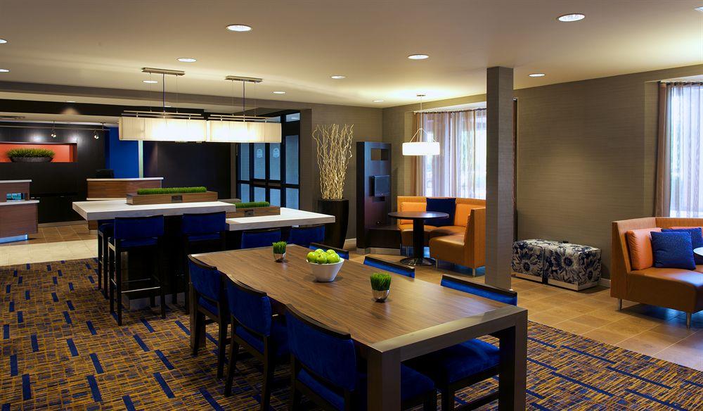 Country Inn & Suites By Radisson, Columbus-Edinburgh Buitenkant foto