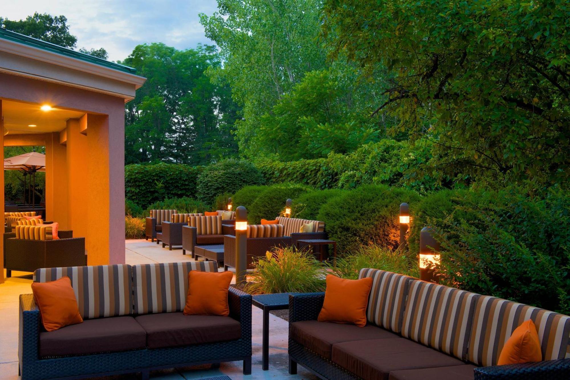 Country Inn & Suites By Radisson, Columbus-Edinburgh Buitenkant foto