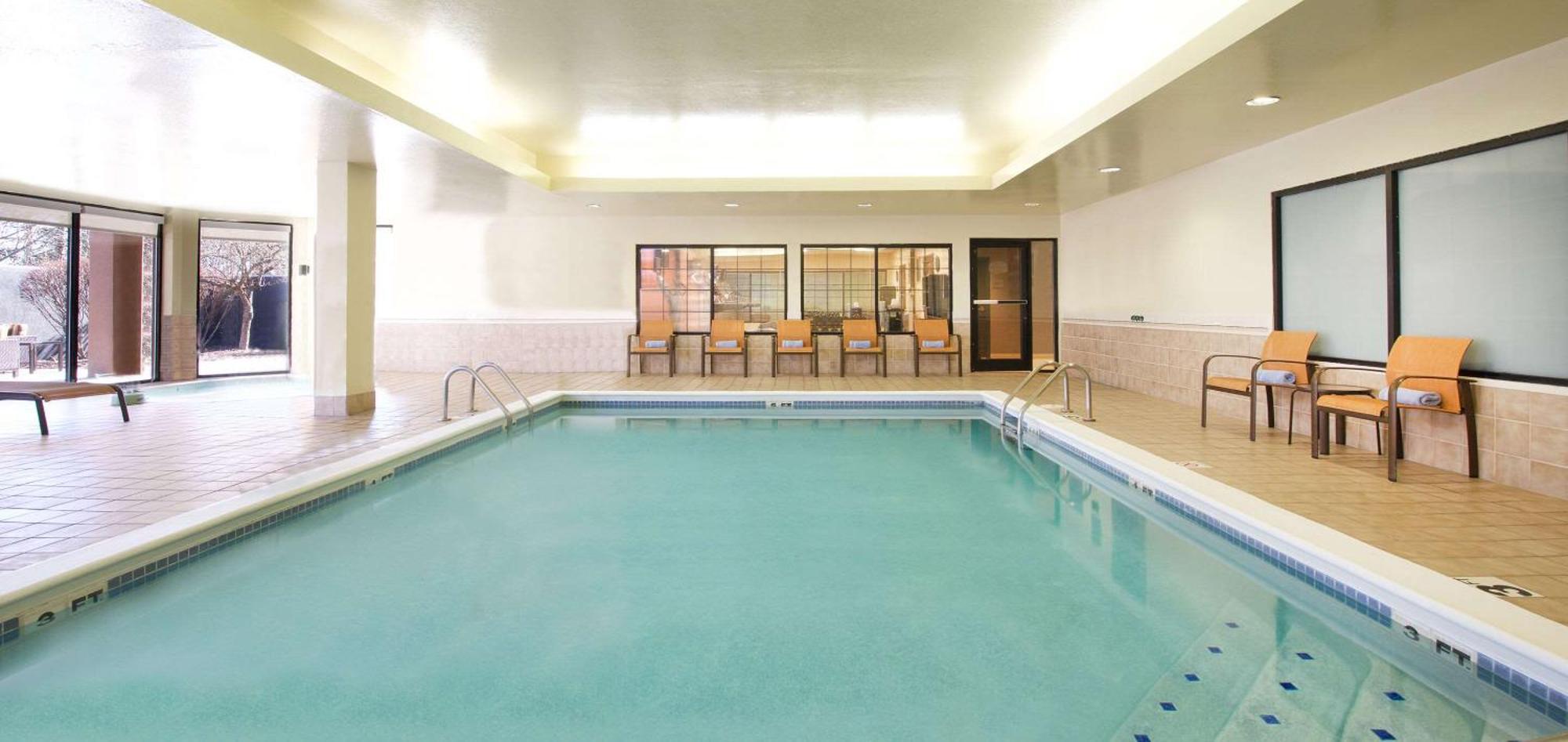 Country Inn & Suites By Radisson, Columbus-Edinburgh Buitenkant foto