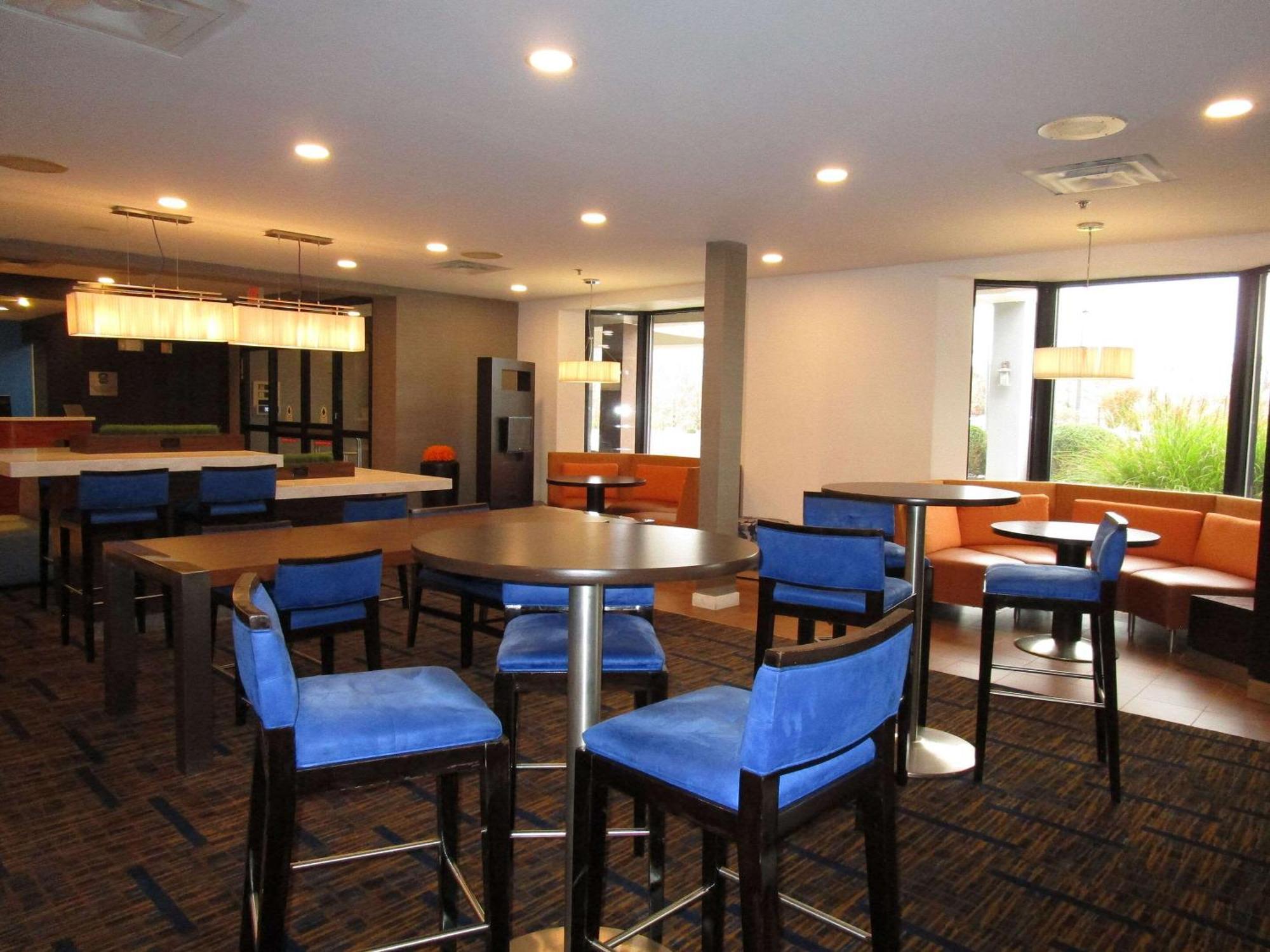Country Inn & Suites By Radisson, Columbus-Edinburgh Buitenkant foto