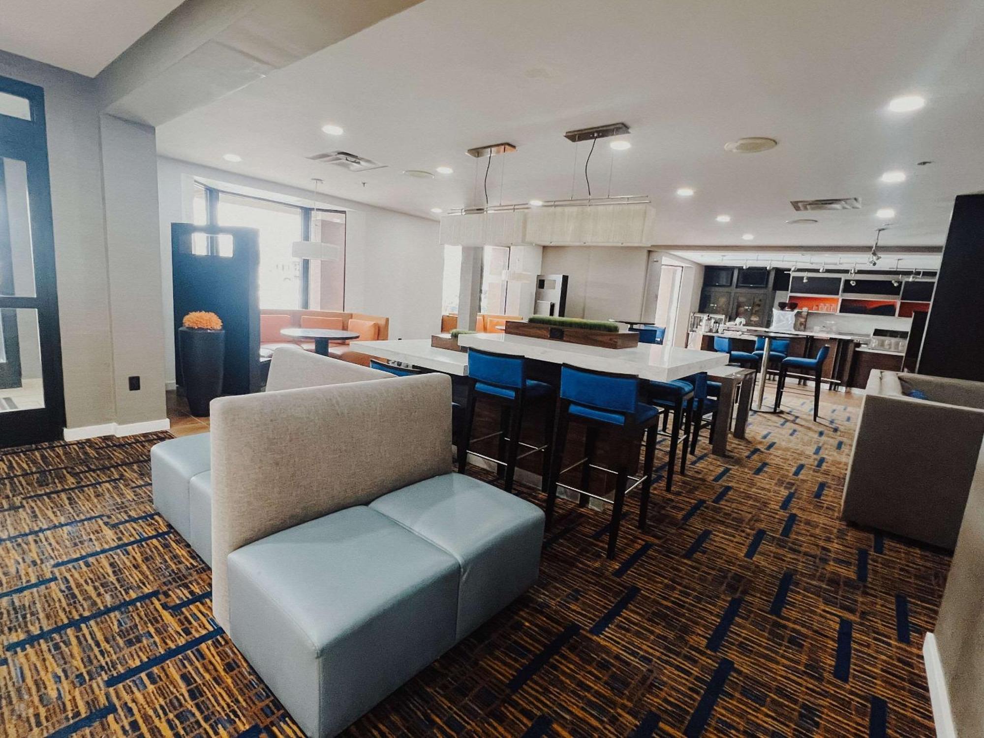 Country Inn & Suites By Radisson, Columbus-Edinburgh Buitenkant foto