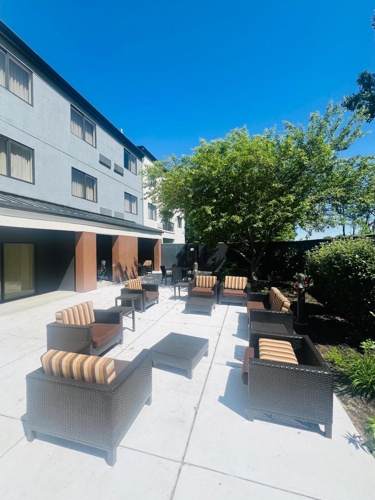 Country Inn & Suites By Radisson, Columbus-Edinburgh Buitenkant foto