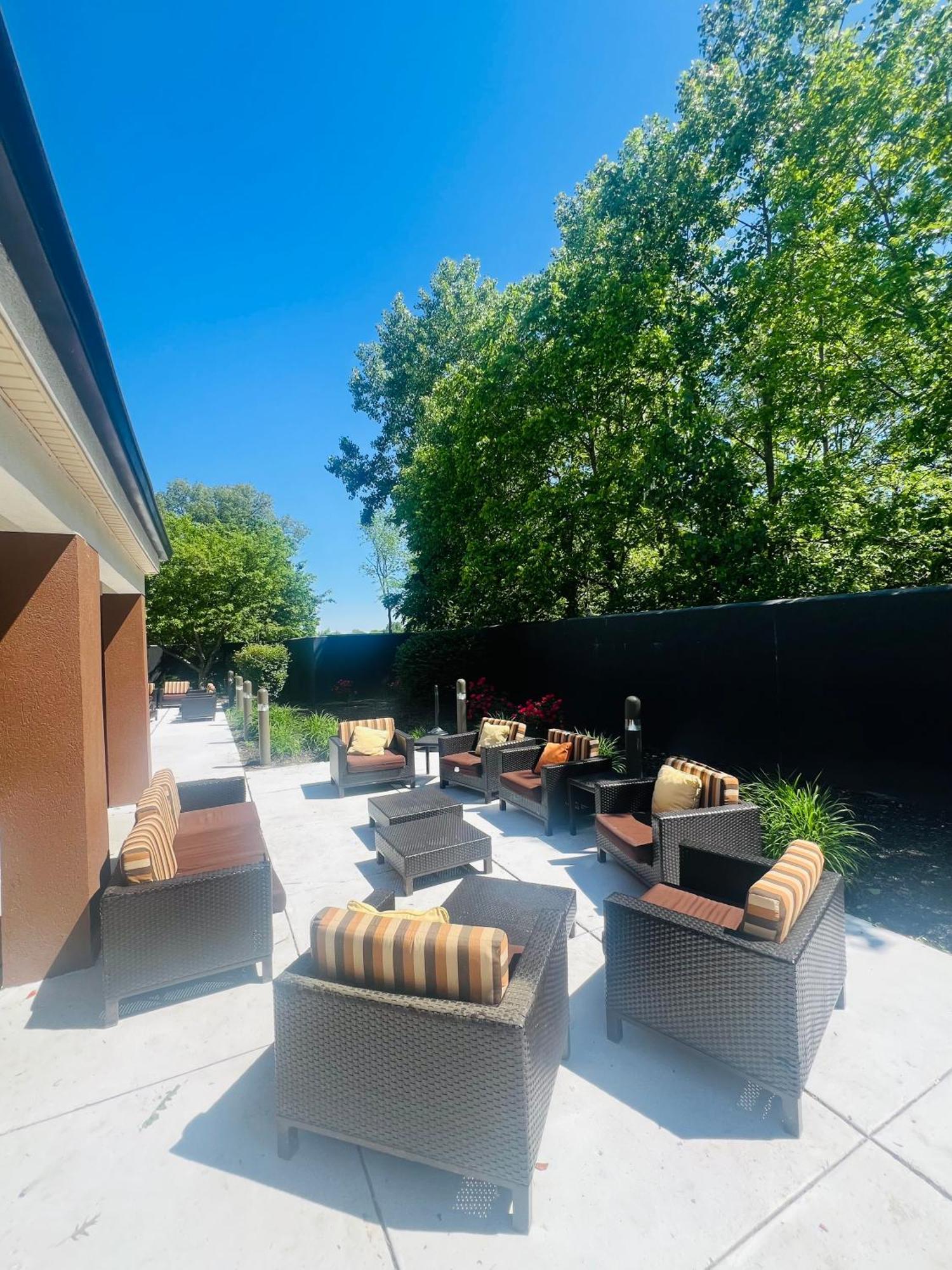 Country Inn & Suites By Radisson, Columbus-Edinburgh Buitenkant foto