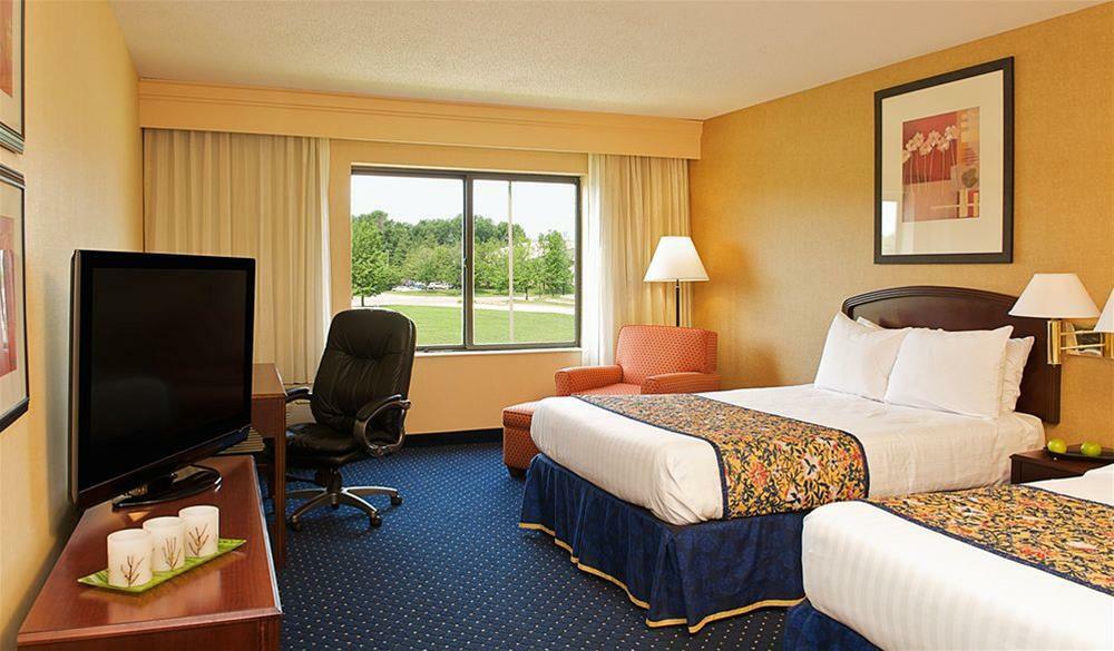 Country Inn & Suites By Radisson, Columbus-Edinburgh Buitenkant foto